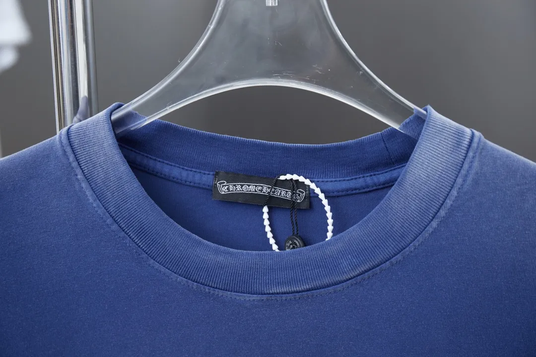 🅿️220 Chrome Hearte 25SS early spring new model, denim patch contrasting letter logo printed short sleeves, light luxury, essential item for daily commuting for men and women, correct version, welcome to compare, detailed features · 280g 100% pure cotton double yarn jersey fabric · Custom dyed in the same cylinder, special thickened 32 count double-strand 1X1 thread · Cut denim splicing ➕ three-dimensional thick plate ➕ white ink direct-injection printing. Ready-made garments are dyed, then faded and fried with snowflakes, then washed to make them look old. Common washing improves the effect · Double-needle stitching across seams · Original main mark, washed tag, branded moisture-proof paper packaging Color: black/blue/white Size: S/M/L/XL